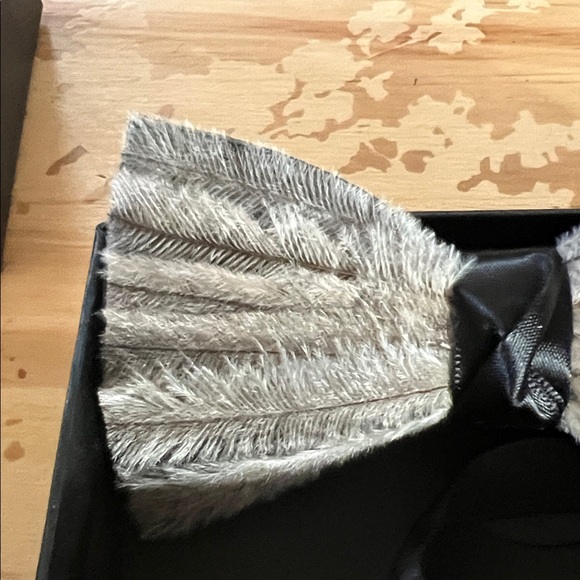 Luxury Feather Bow Tie - Picture 4 of 5